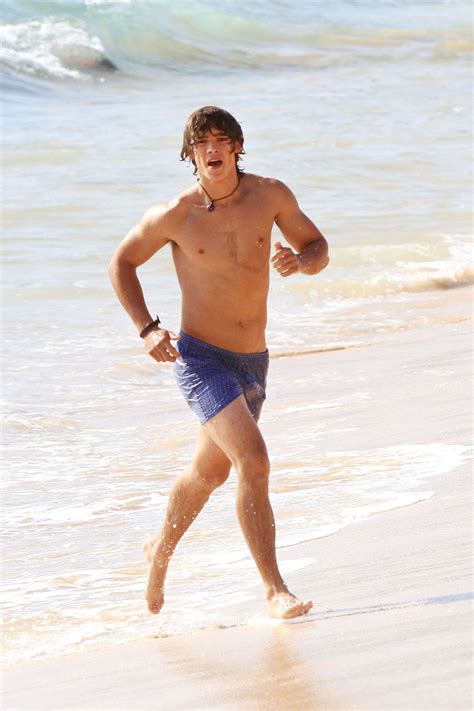 Brenton Thwaites Body