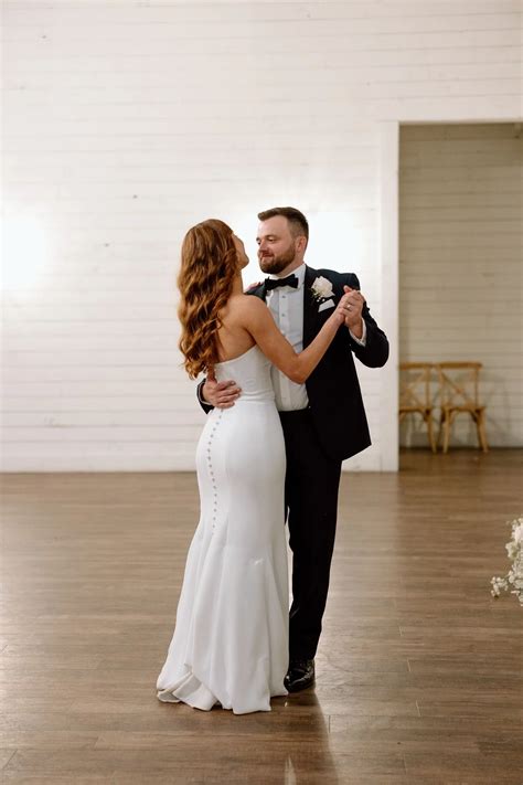 how to add bustle to wedding dress