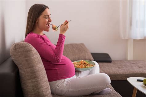 Rekomendasi Makanan untuk Ibu Hamil saat Sahur