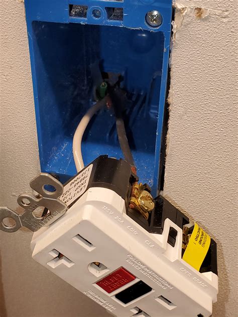 Wonder why the gfci isn't tripping... : r/electricians