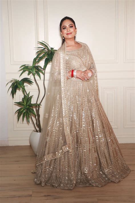 Golden Golden Beauty by HER CLOSET for rent online | FLYROBE