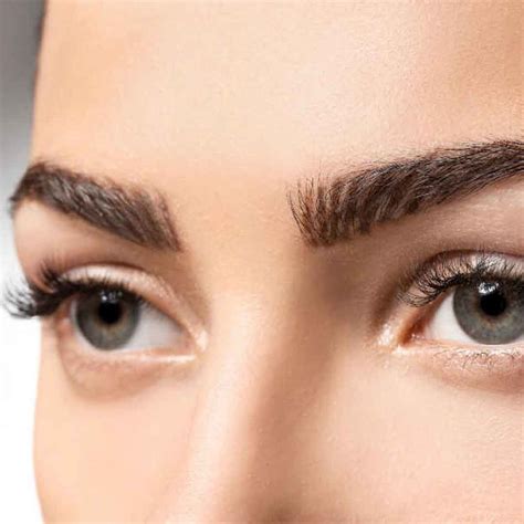 How to Grow Thicker Eyebrows Naturally & Fast | Gharpar.co