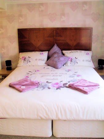 Hotels Featured On Four In A Bed Blackpool 2018 - Bed Western