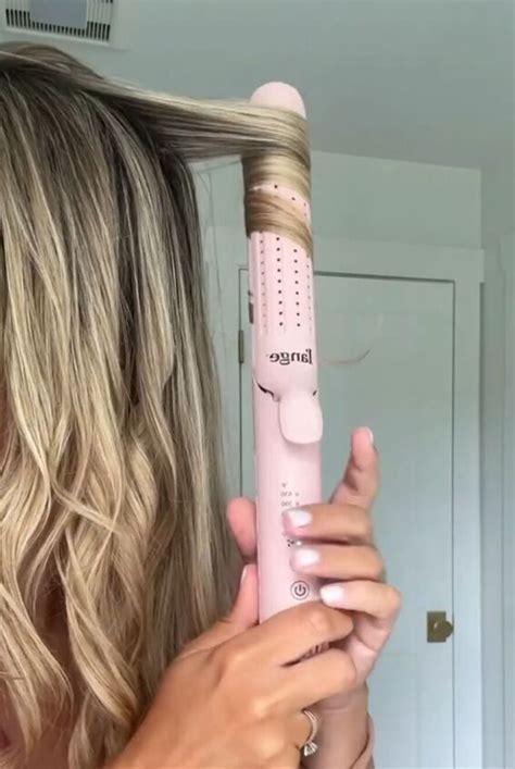 how to use a straightener to curl your hair