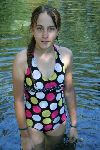 Reanna Huskey - Skin Exposed Nude Photos