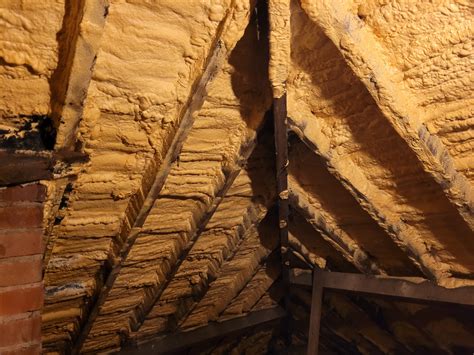 Spray Foam Insulation Exposure Symptoms You Need to Know - Sprayfoam