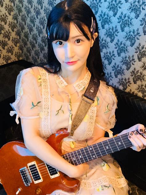 แนะนำดาราเอวีที่ทำงานเสริม Shoko Takahashi เป็นถึงมือกีต้าร์ของวง 