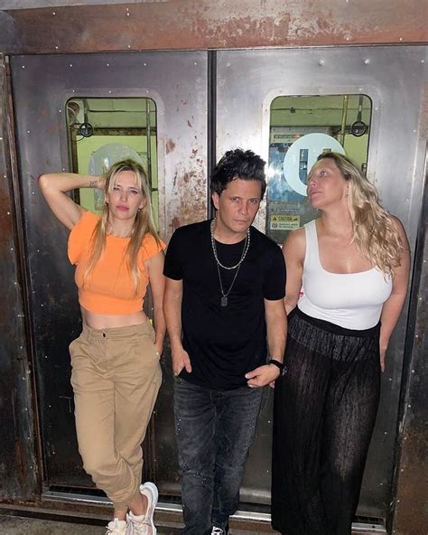 Se viraliza foto de Luisana Lopilato en micro-bikini amarilla y