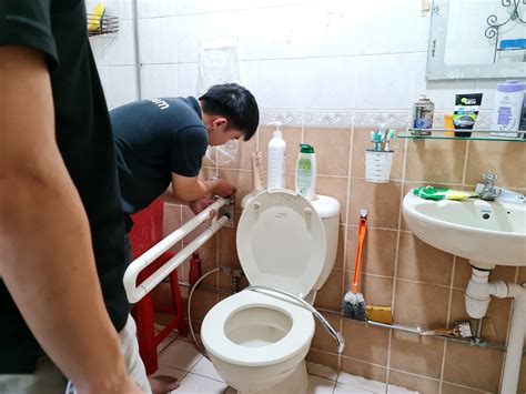 Elderly bathroom Safety 101: Dangers of shower screens - Medical