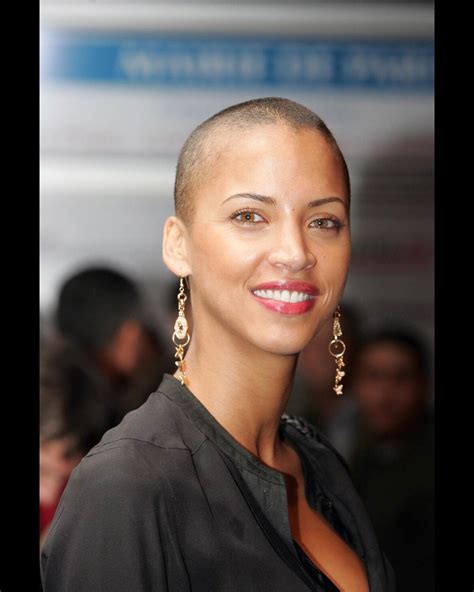 Photo : La sublime Noémie Lenoir, presque rasée à blanc... - Purepeople