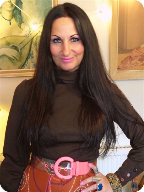 Vintage Vixen: Hostess With The Mostest