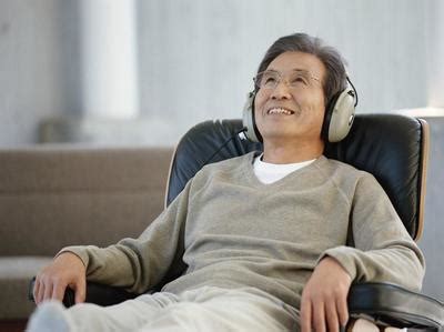 Best Adjustable Chairs for Seniors - Hunter Games Magazine