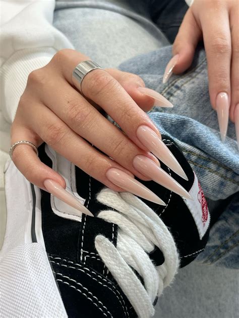 Наращивание длинные острые ногти in 2024 | Long nails, Gel nails, Oval ...