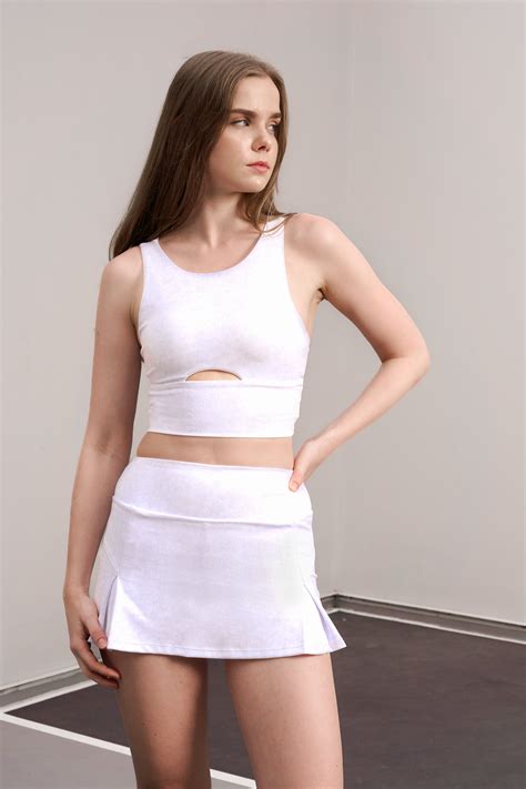 Is Your Bra Too Tight? Key Signs and How to Check – DIANA