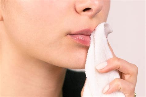 hacks  avoid dry lips beauty aficionado beauty aficionado