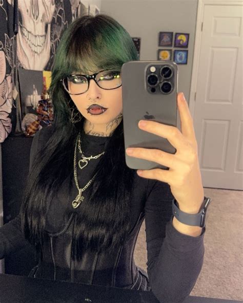 Beth (@machine_mommy) • Instagram photos and videos