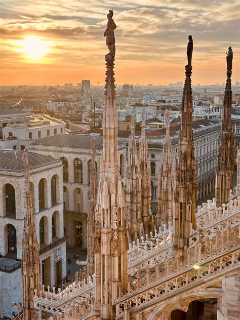 Characters of the Duomo – Family Twist