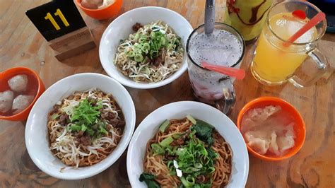 pecinta mie ayam merapat   warung mie ayam  legendaris