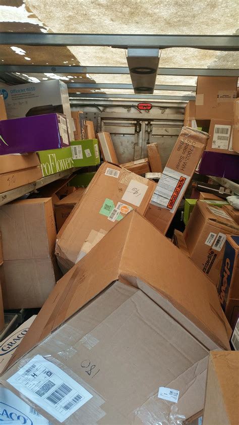 What the inside of a FedEx truck looks like : mildlyinteresting