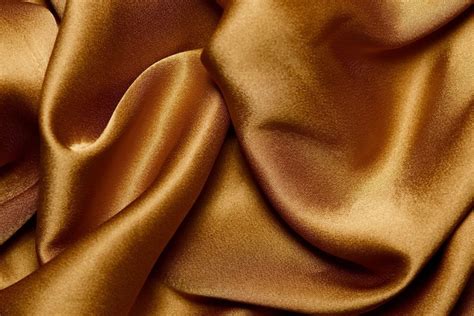 MAJOR HEALTH BENEFITS OF WEARING SILK