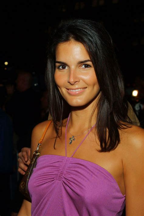 Angie Harmon nue, 64 Photos, biographie, news de stars | LES STARS NUES