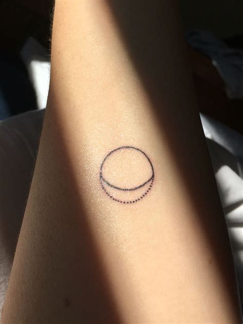 Pin by Mercedes Planavsky on New tat | Round tattoo, Moon tattoo ...