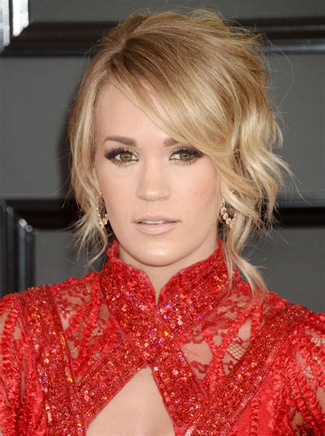 Carrie Underwood RED HOT 2017 GRAMMY Awards - Celeblr
