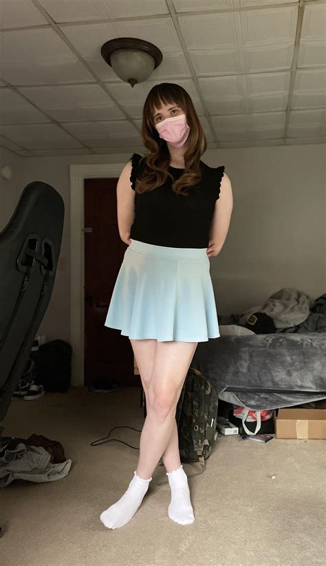 When do I tell my new roommate that her roomie likes to dress up? Maybe