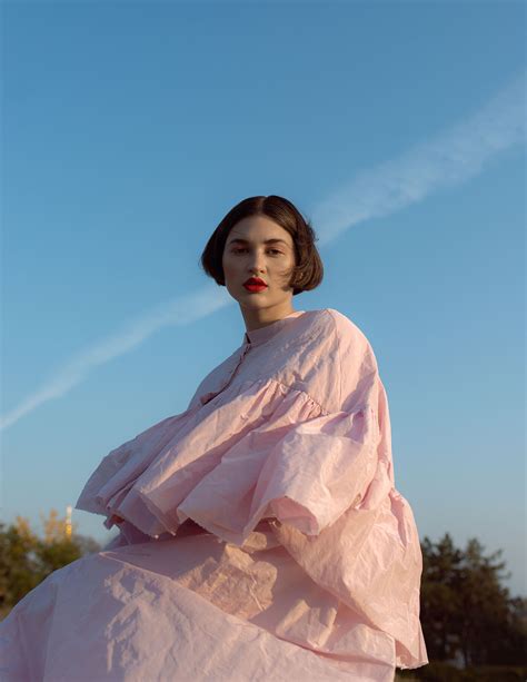 Wild roses by Anastasiia Vlasova - KALTBLUT Magazine