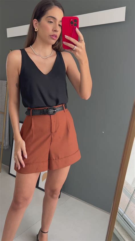 Modelos De Short Alfaiataria - Look com short de alfaiataria e colete preto | Looks elegantes, Looks ...