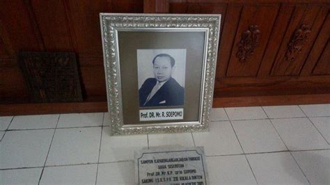 Prof. Mr. Dr. Soepomo - TribunSolo Wiki