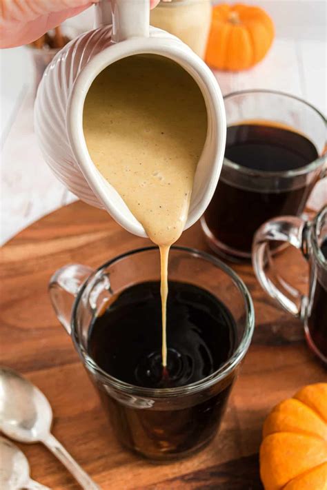 Coffee Lovers Explain What Makes The Best Pumpkin Creamer So Good - RYZE Superfoods