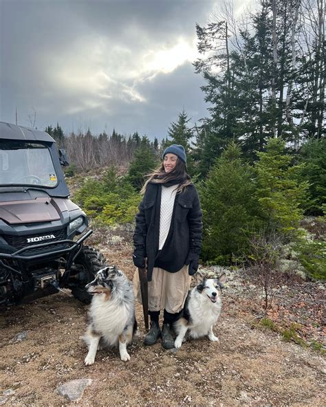 Jaz & Crystal | we have a shower y’all, our first tree ever and Izzy is