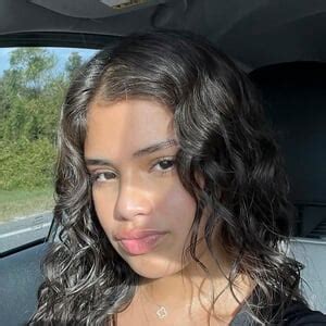 Victoria Jaimes Age & Bio | Famous Birthdays