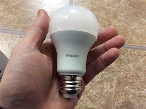 Philips 75 Watt LED Daylight White Light Bulb Review - Tom's Tek Stop
