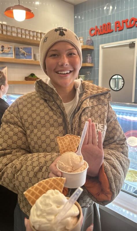 Isabella Strahan is all smiles during ice cream run with sister Sophia ...