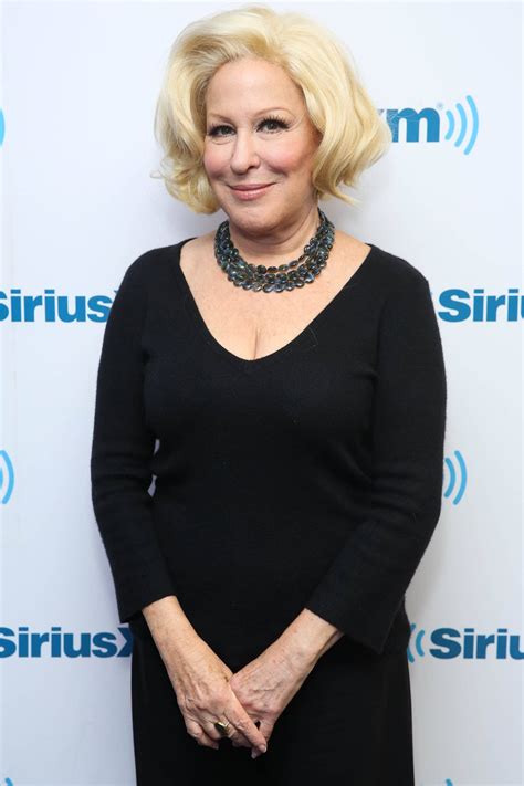 Download Bette Midler Awards Wallpaper | Wallpapers.com