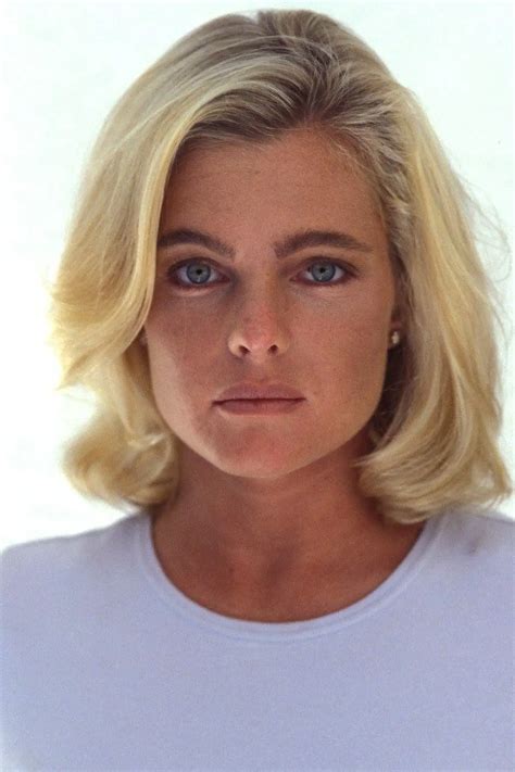 Erika Eleniak biographie, news, photos, vidéos et avis