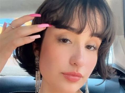 Beiçola da Privacy fatura R$ 500 mil com nudes e recebe troféu