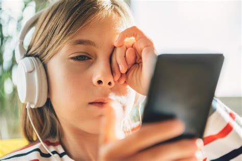 Crvene oči - 10 najčešćih uzroka crvenila očiju | Optometrija.net
