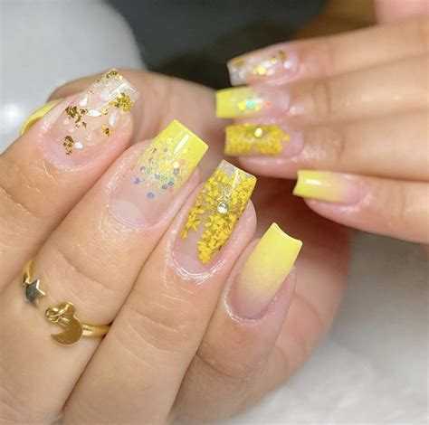 Decoração De Unha Amarela - Unha de fibra | Unhas amarelas, Unhas douradas, Unhas multicoloridas