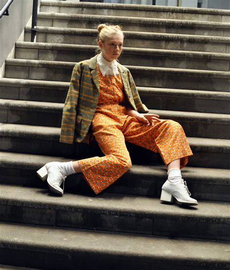 Download Hunter Schafer Model Wallpaper | Wallpapers.com