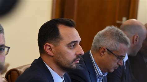 Министър има само къща на село, няма кола и спестени пари, но плаща ...