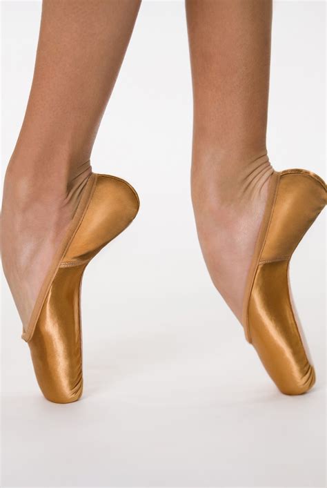 Suffolk Spotlight Pointe Shoes | Shop Online – Suffolk Dance