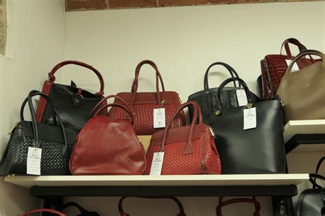 Where to Buy the BEST Italian Leather Handbags in Florence, Italy