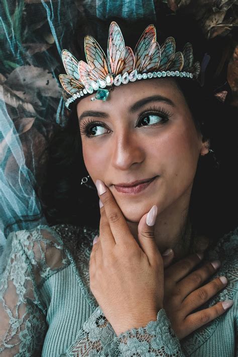 model side profile smiling      model side