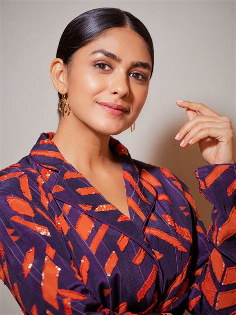 Mrunal Thakur UHD HD High Re-Solution Photos