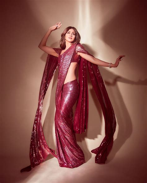 Shilpa Shetty Flaunts her Hot Curves in Low Hip Saree - Hot