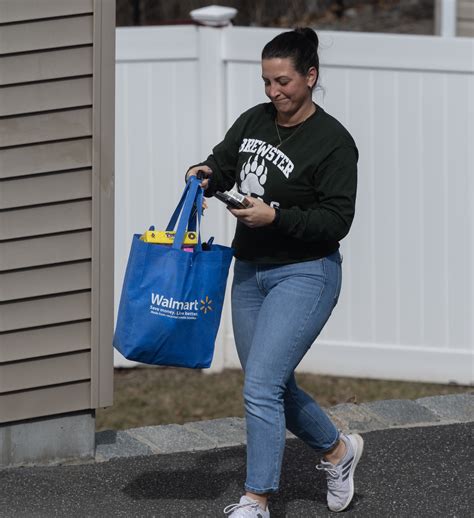 Accused groomer Andie Rosafort seen at Connecticut home | New York Post