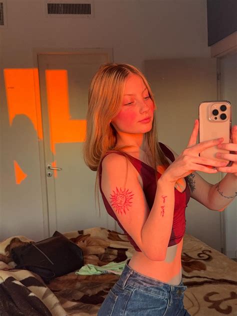 Abril Blanc Rochas Carulla | el solll | Instagram